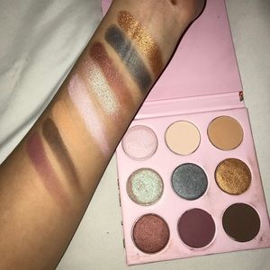 WINKY LUX KITTEN EYESHADOW PALLET